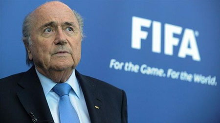 Chủ tịch FIFA, Sepp Blatter thừa nhận sai lầm khi chọn Qatar là nước chủ nhà World Cup 2022.